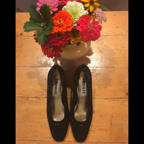 Gorgeous velvet pumps with gold studs NWT - Picture 2 of 8